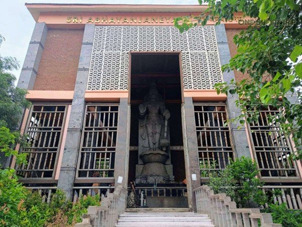 Temple premises of Abhaya Anjaneya Swamy Temple, Mantralayam