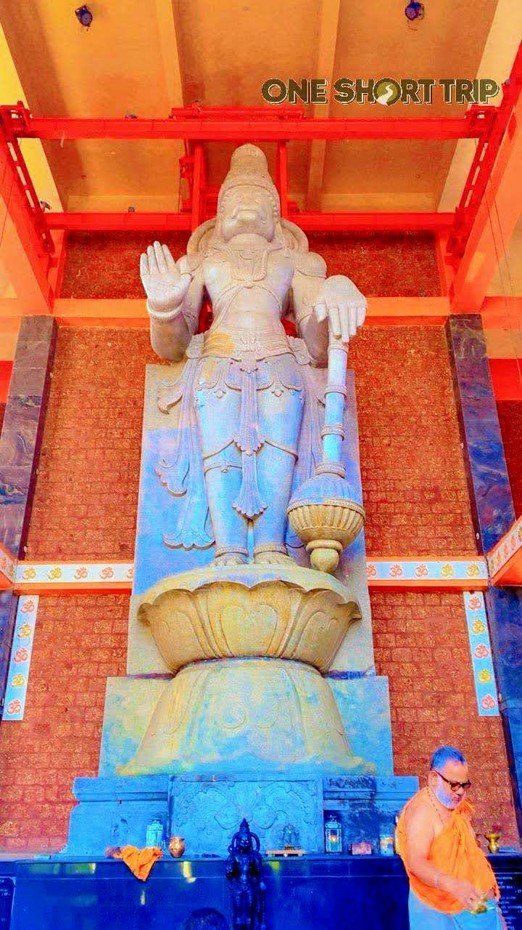 Prayer hall and Hanuman idol at Abhaya Anjaneya Temple
