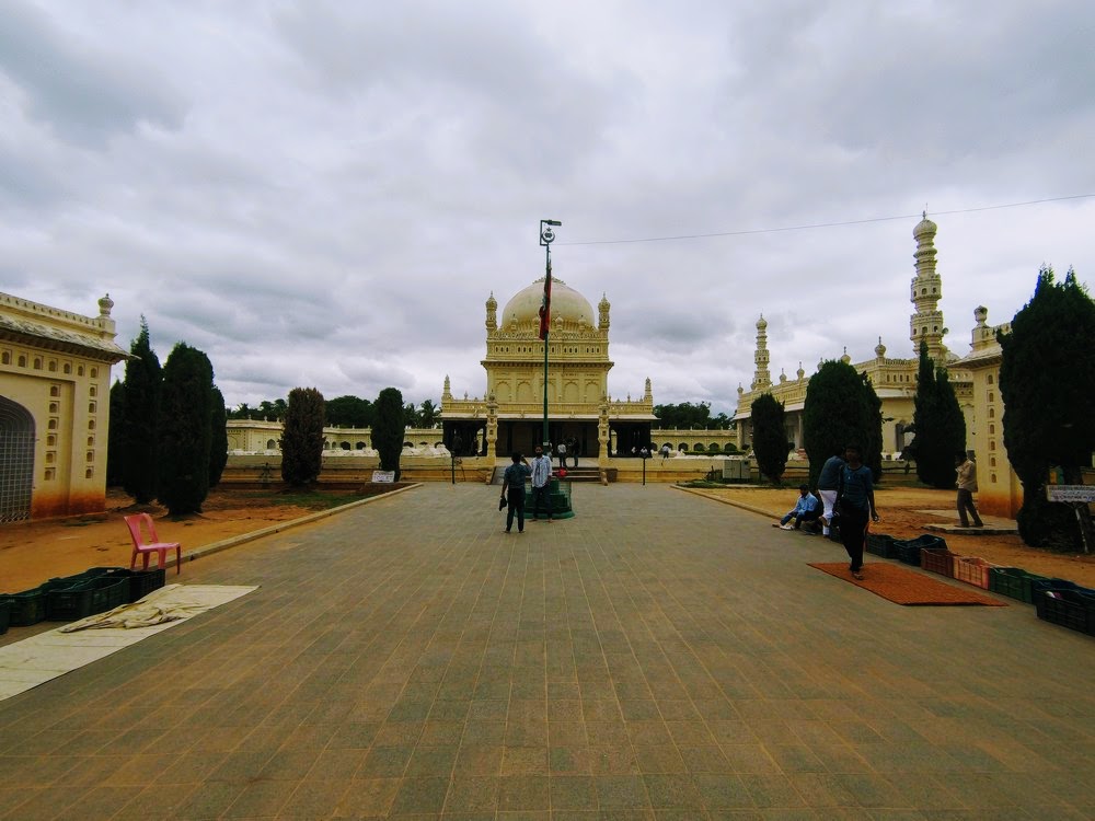 Indo-Islamic details of Gumbaz-e-Shahi mausoleum