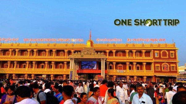 Sri Raghavendra Swamy temple surroundings in Mantralaya