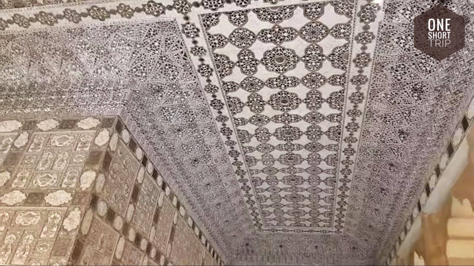 Ganesh Pol gateway and royal palace details at Amer Fort