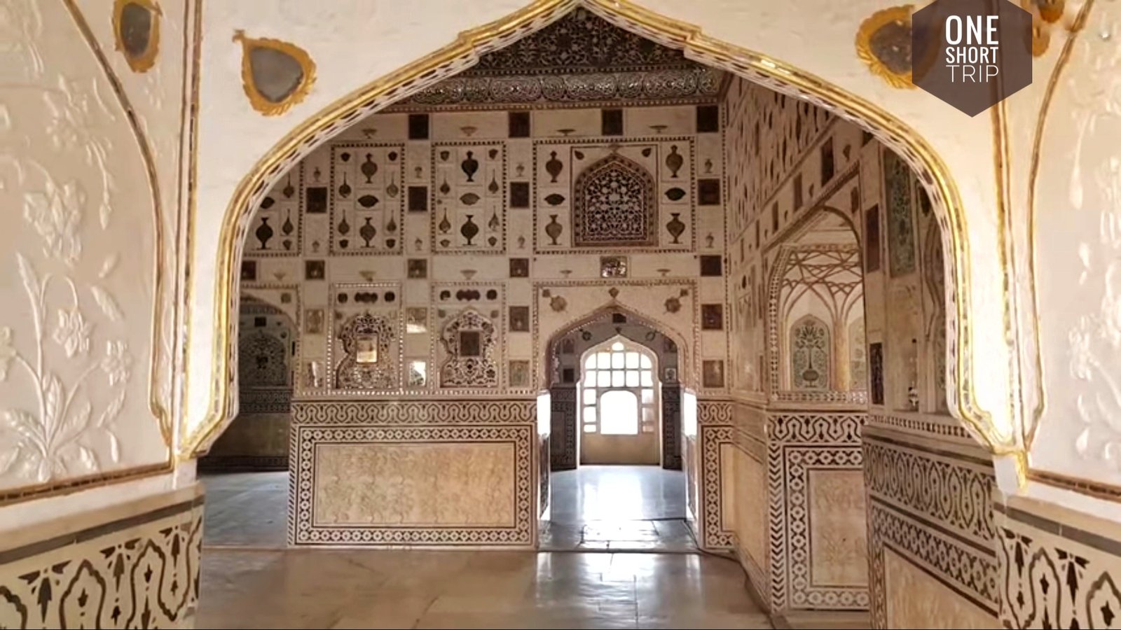 Mirror work and decorative interiors of Sheesh Mahal at Amer Fort