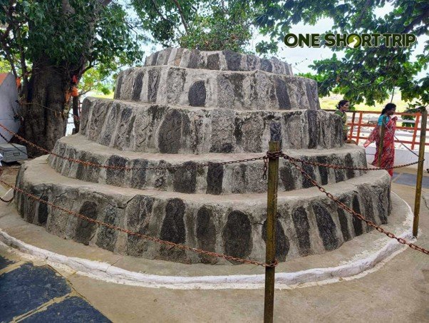 Prayer area inside the historic Appanacharyara Mane