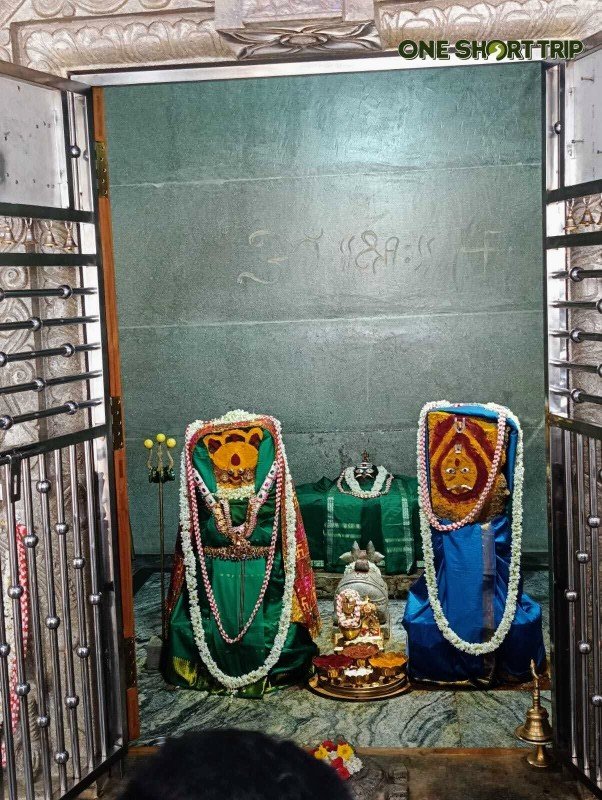 Devotional heritage display at Appanacharyara Mane Bichale