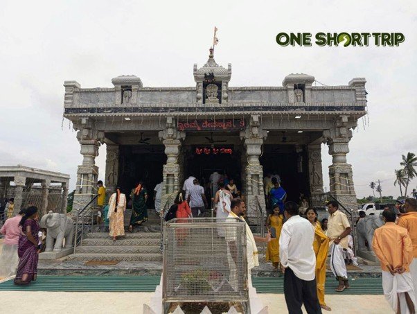 Historic and devotional features at Appanacharyara Mane Bichale