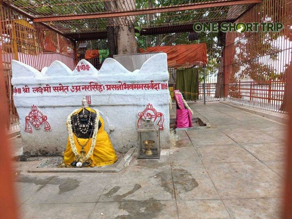 Devotional surroundings of Bichale Raghavendra Brundavana