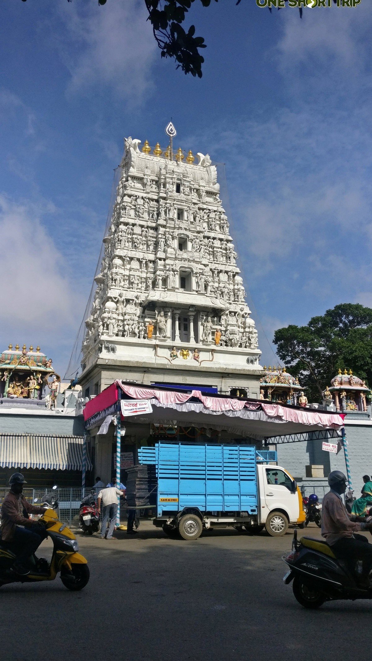 Entrance and gopuram of Sri Subrahmanya Swamy Temple, Sajjan Rao Circle, Basavanagudi