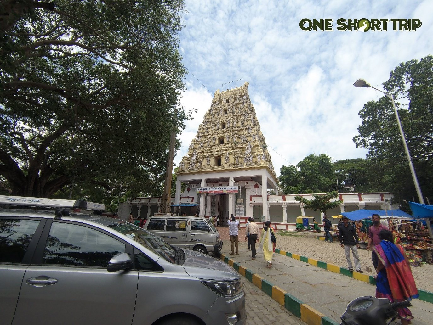 Shri Doddabasavanna Temple 3 Entrance tower and courtyard of Shri Doddabasavanna Temple, Basavanagudi
