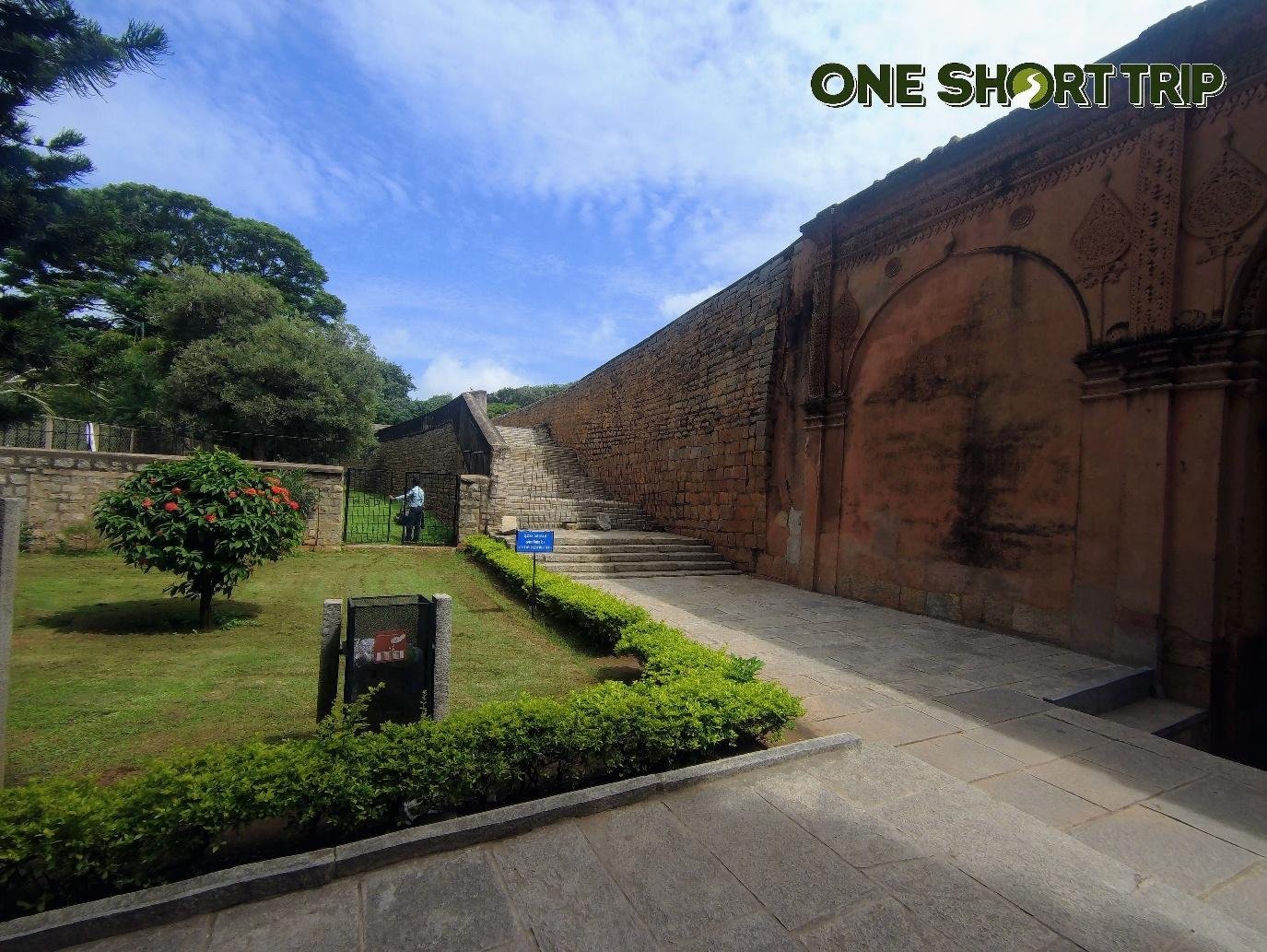 Garden courtyard inside Bangalore Fort