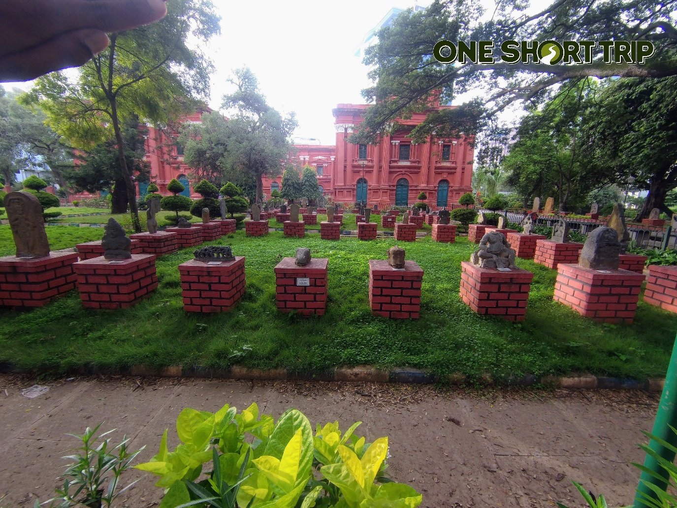 Venkatappa Art Gallery 3 Sculpture garden with heritage stone carvings near Venkatappa Art Gallery