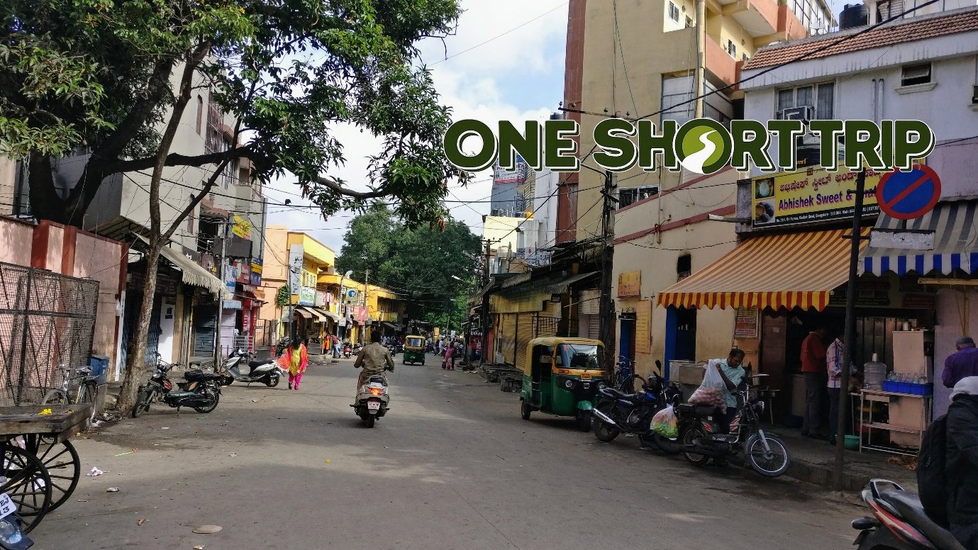Evening crowd and food stalls along VV Puram Chat Street, Bengaluru